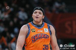 全面但还在找手感！洛夫顿打满首节6中1拿到4分4篮板3助攻1盖帽