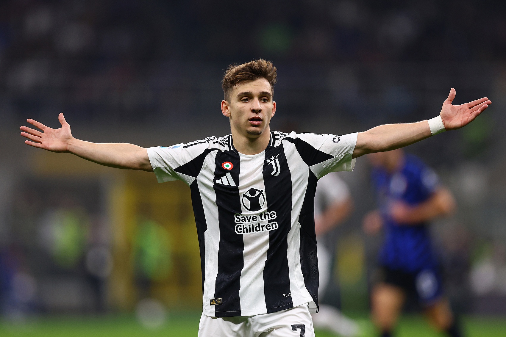 华体会官方网-罗马诺：尤文再次与波尔图谈判，小孔塞桑将签署文件确认放弃分成