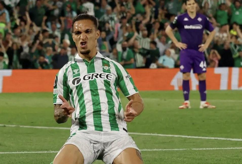 华体会体育APP下载-罗马诺：安东尼转会目前局势尚未明朗，他还是想留在欧洲踢球