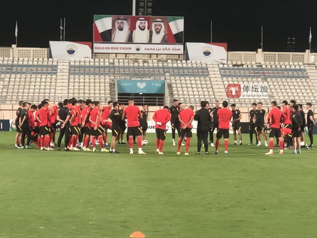 国足沙迦首训调整为主1人缺席 武磊今晨汇合球队